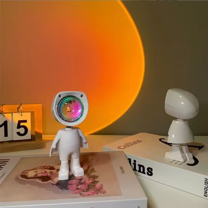 Astronaut Sunset Lamp – Creative Projection Night Light & Room Decor